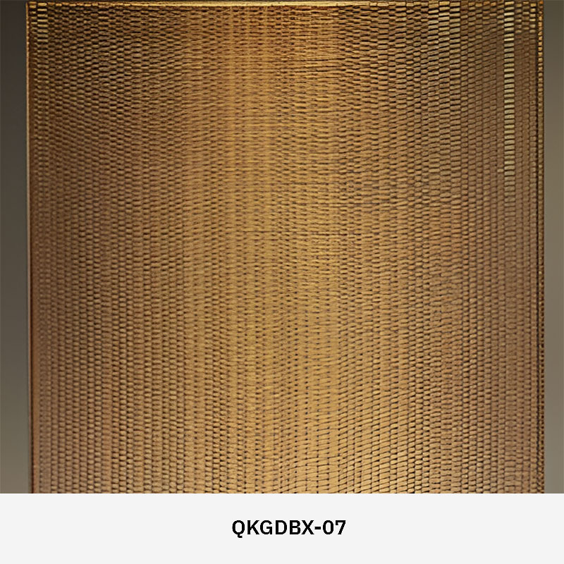 GlasMetis QKGDBX wire mesh laminated glass panel with metallic mesh layer, shown in custom finish for modern interiors