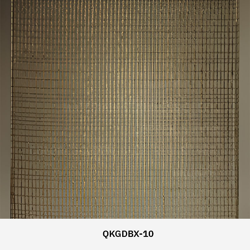 GlasMetis QKGDBX wire mesh laminated glass panel with metallic mesh layer, shown in custom finish for modern interiors