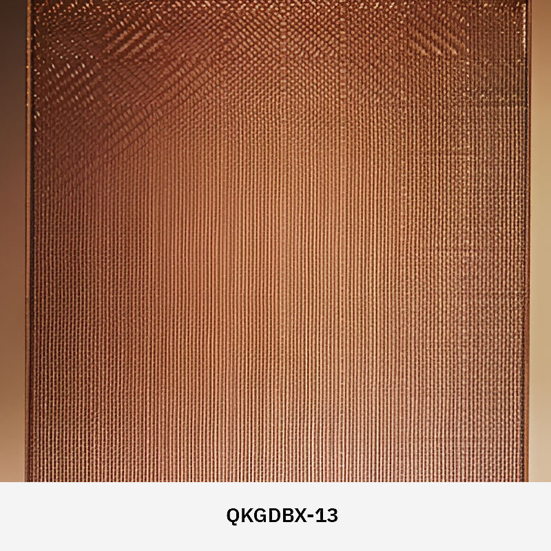 GlasMetis QKGDBX wire mesh laminated glass panel with metallic mesh layer, shown in custom finish for modern interiors