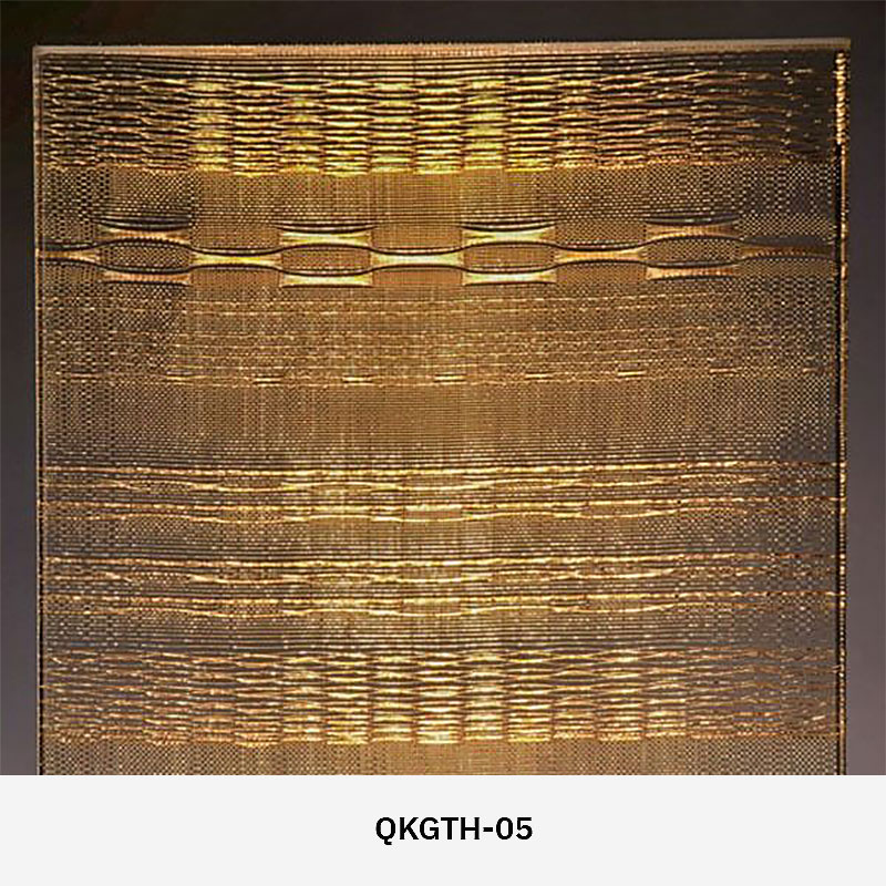 GlasMetis QKGTH laminated wire mesh glass with metallic mesh layer, shown in custom finish for modern architectural use