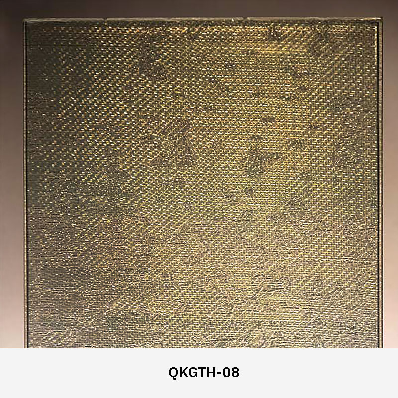 GlasMetis QKGTH laminated wire mesh glass with metallic mesh layer, shown in custom finish for modern architectural use