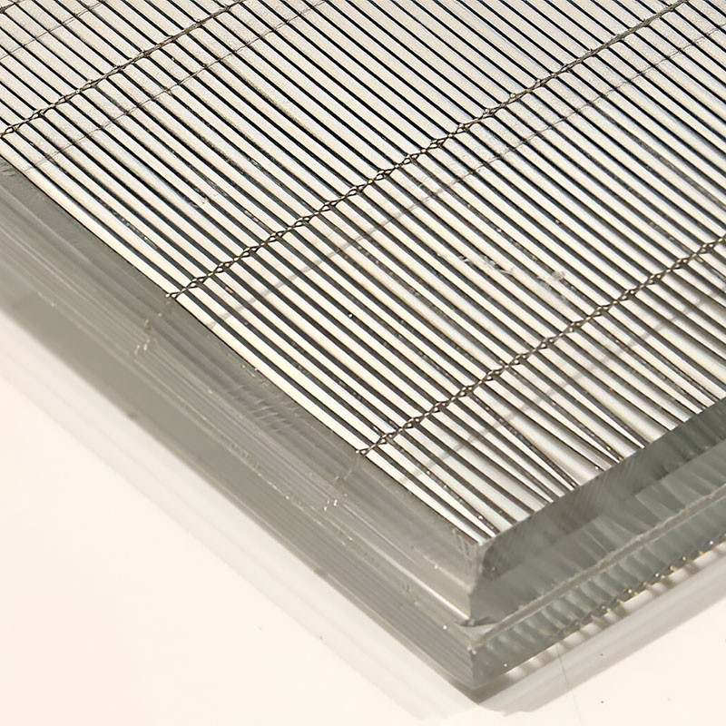 GlasMetis QKWWD interior laminated mesh glass panel featuring decorative metal mesh embedded in tempered glass for stylish partitions and walls.