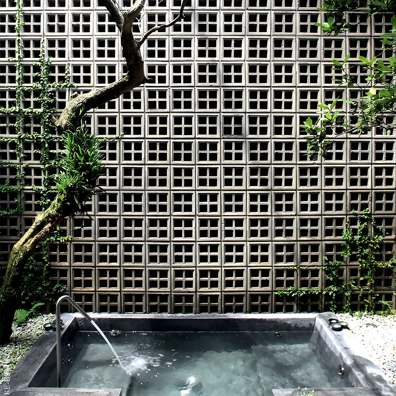 Structura SDC01 cement breeze block in decorative pattern, ideal for ventilated walls, façades, and privacy screens